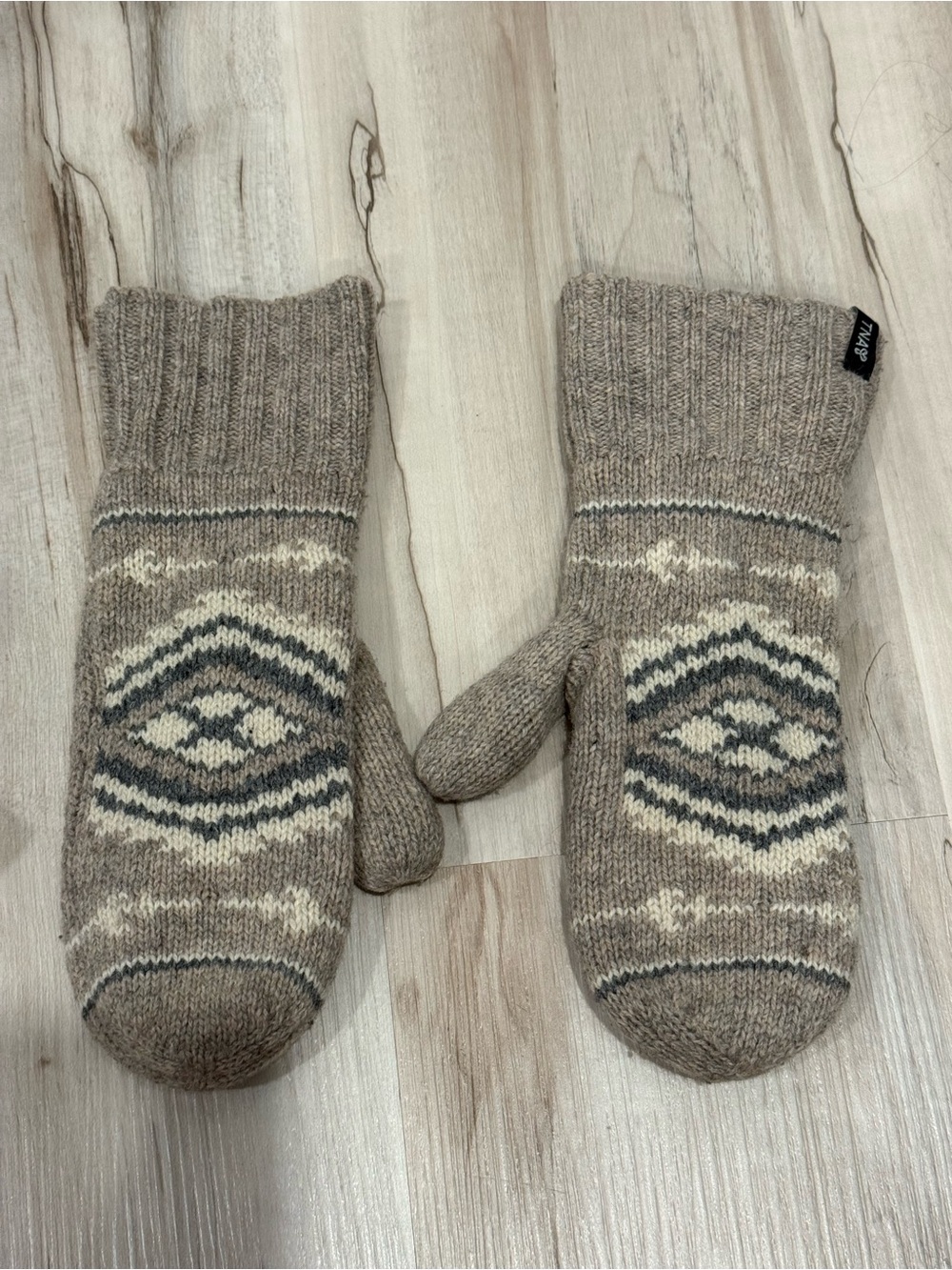 TNA Cozy Knit Fair Isle Mittens - Taupe